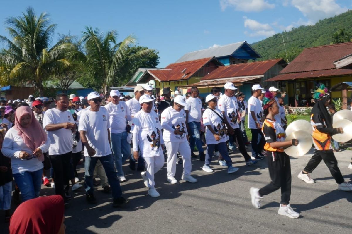 KPU Teluk Wondama lakukan sosialisasi pilkada dengan hiburan rakyat